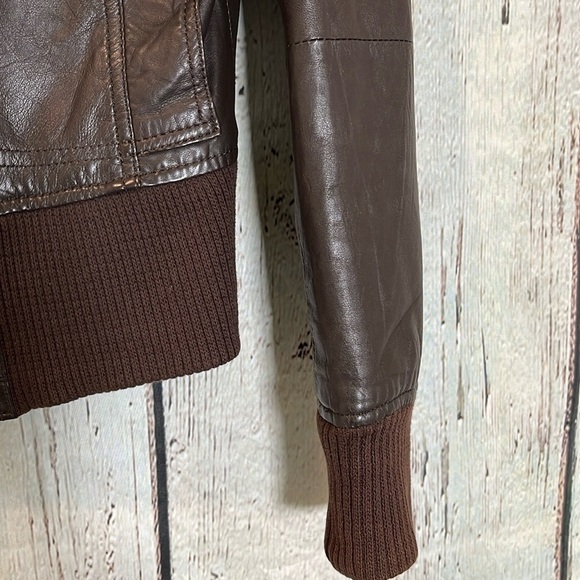 Vintage Brown Leather Jacket Labeled M (XS Fit). - Picture 7 of 8